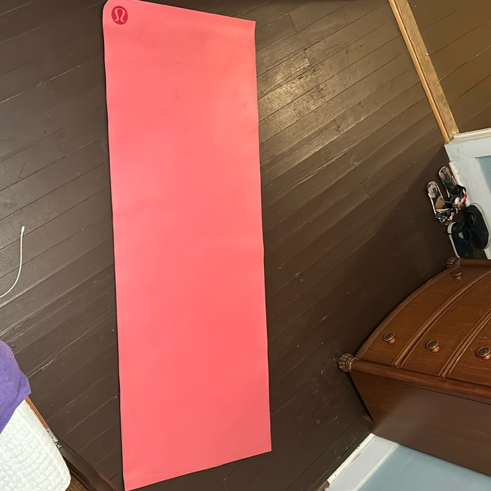 Pink Lululemon yoga mat.
